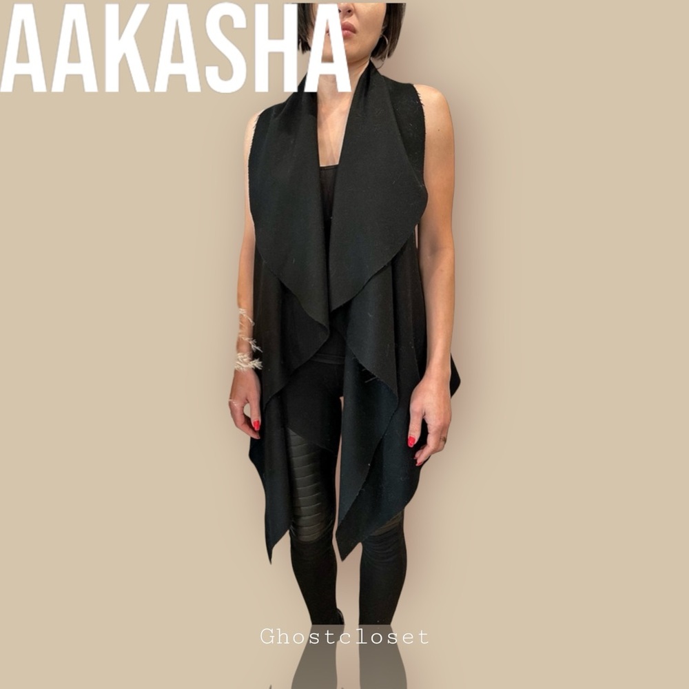 Aakasha black raw edge wool shawl with a twist - XS/S - Picture 1 of 4
